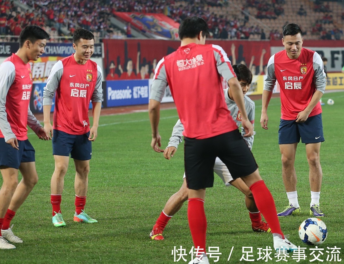 曼联4-1击败狼队，升至英超第六；米兰3-2战胜都灵，登顶积分榜。（曼联4比1擒狼队跻身英超第六，米兰3比2力克都灵领跑积分榜）