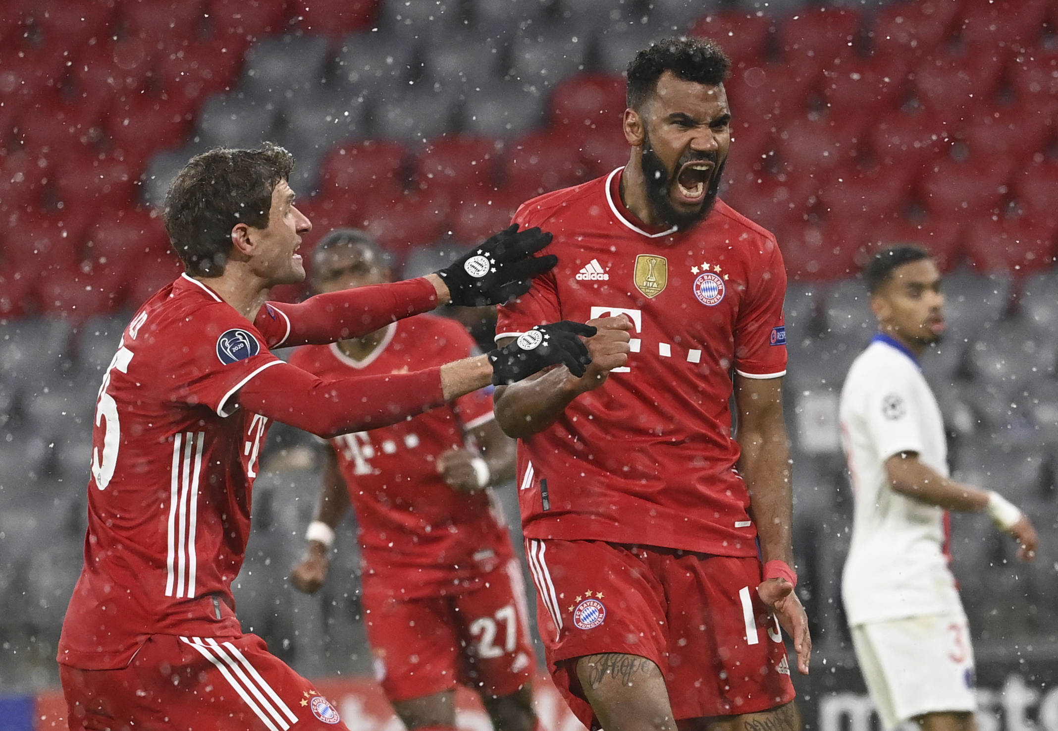 铜梁龙经理：明年目标在中超站稳脚；选主场考量因素比较综合（铜梁龙主帅：明年力争在中超立足，主场选择将综合多重考量）