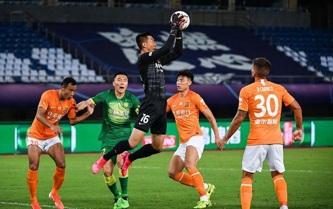 传闻：曼联和拜仁长期关注兰斯19岁中场马夏尔-蒂亚