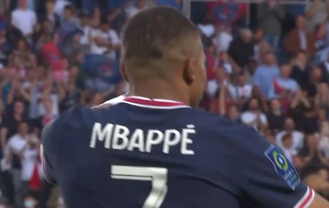 官方：巴萨女足中场邦马蒂荣获年度最佳女子球员（官方：巴萨女足中场邦马蒂当选年度最佳女足球员）