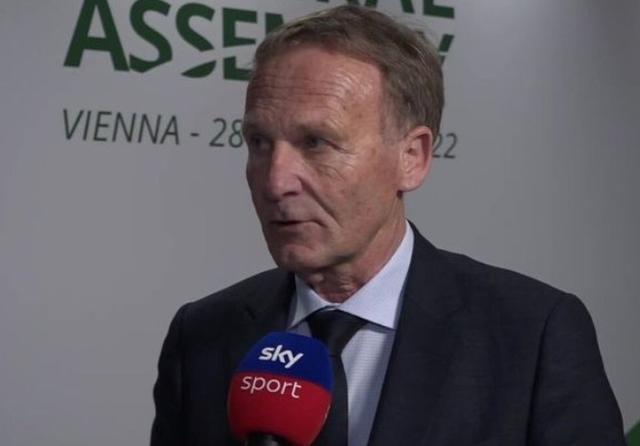 博洛尼亚门将斯科鲁普斯基：守门员首先必须会扑救，脚法其次