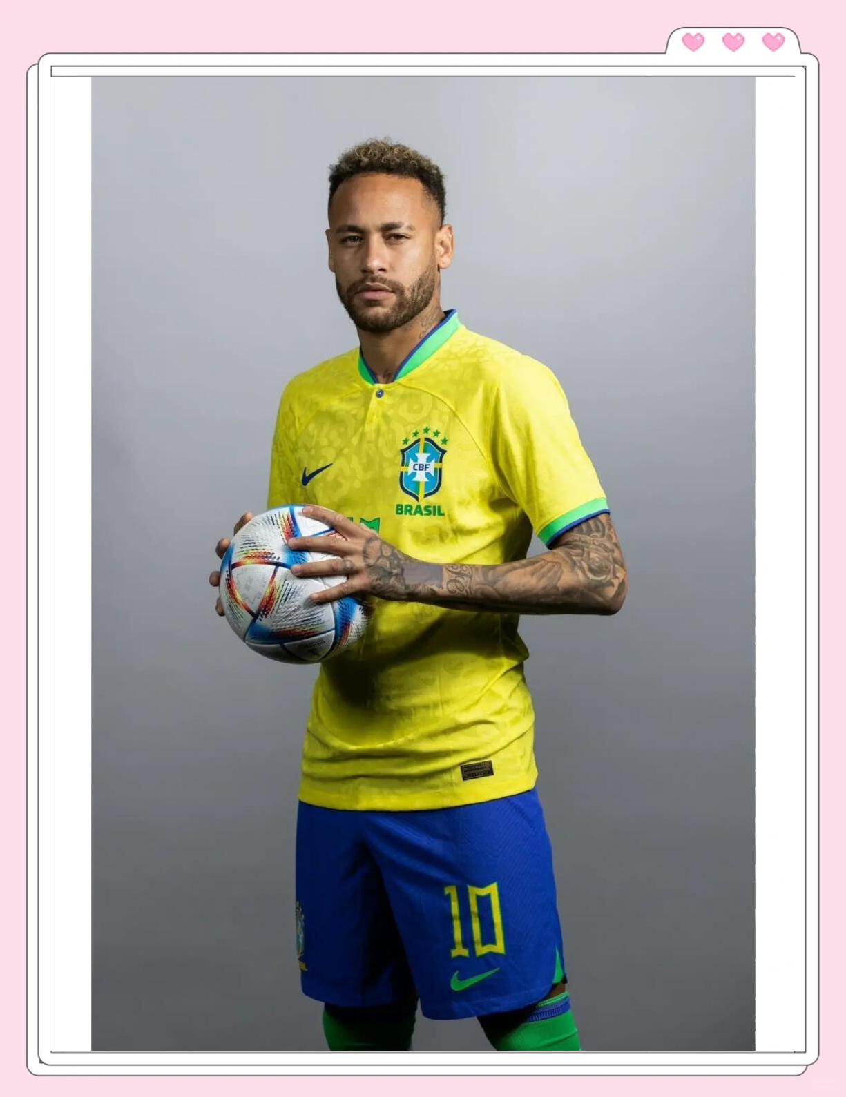 俄罗斯运动员谢尔盖-博伊在1800米高空踢球，挑战极限，引发热议。