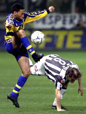 巴媒：西班牙人询问了罗比尼奥儿子小罗比尼奥，球员年底满18